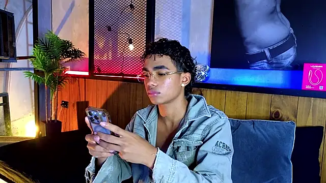 XXX chat uživo modela AlanCutee