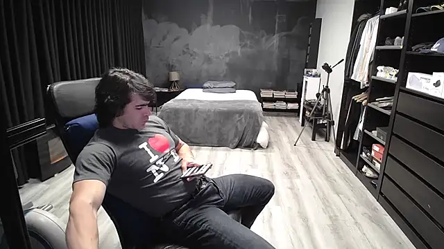 latinoo23bom 即時 XXX 聊天