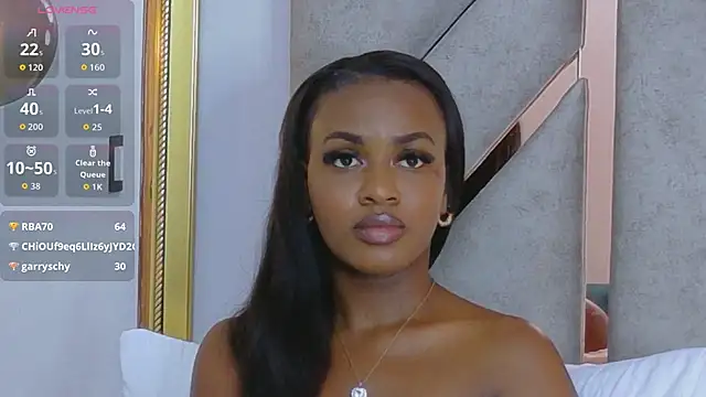 Sally-Noa Chat XXX in diretta