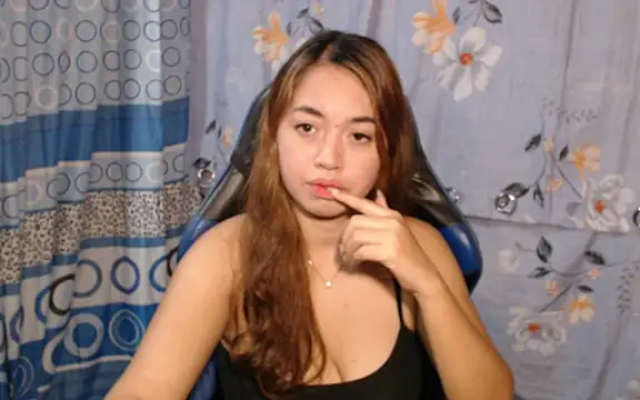 urlover_mae26 Show in webcam