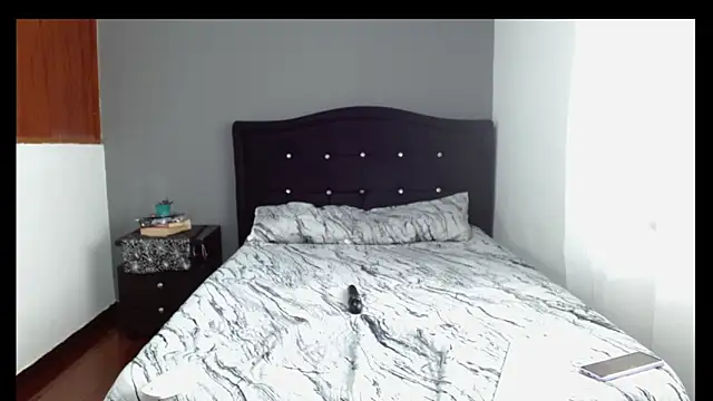 Emilia_1995 Live XXX-Chat