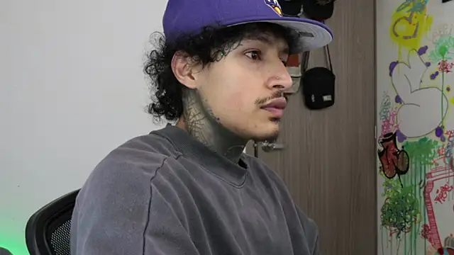 trieone – Naživo XXX chat