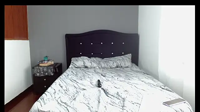 Emilia_1995 Live XXX Chat