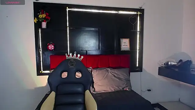 _Charlotte_Collins_: онлайн-секс-чат