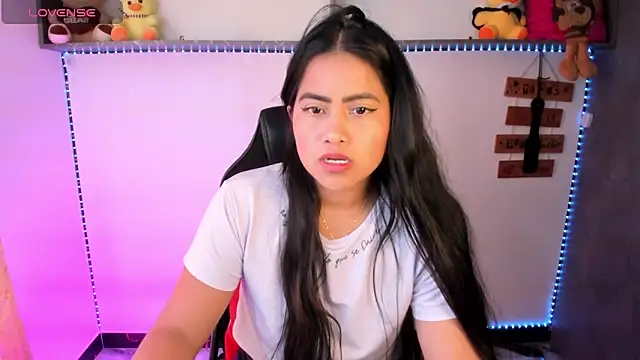 Онлайн чат XXX vickylatina_