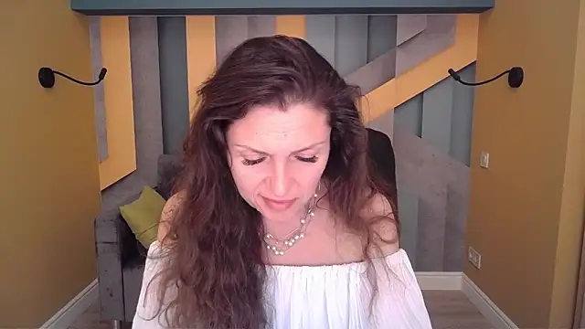 EllaLongのライブXXXチャット