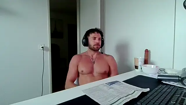 alpha-hunk Show in webcam