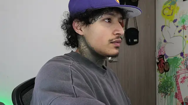 XXX chat uživo modela trieone