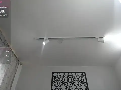 Chat +18 de miss_charlott_18 ao vivo