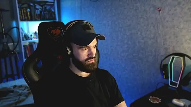 _Mostly_ – Live XXX-chat