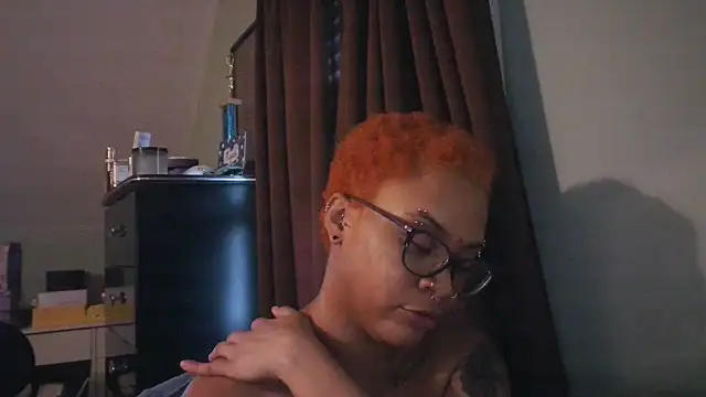 Živý XXX chat nickytheehawtie