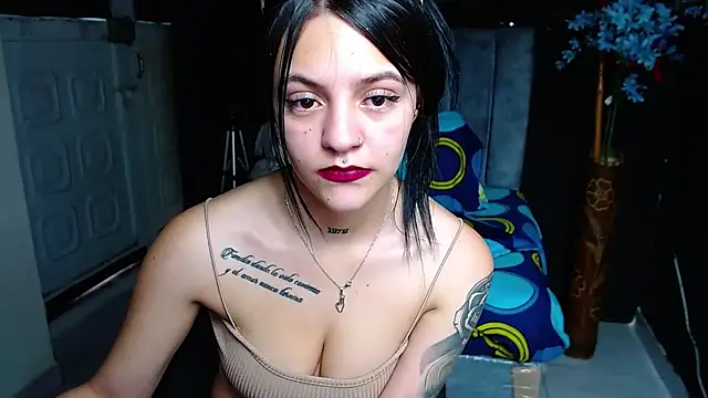 Czat XXX na żywo – Violettasquirt