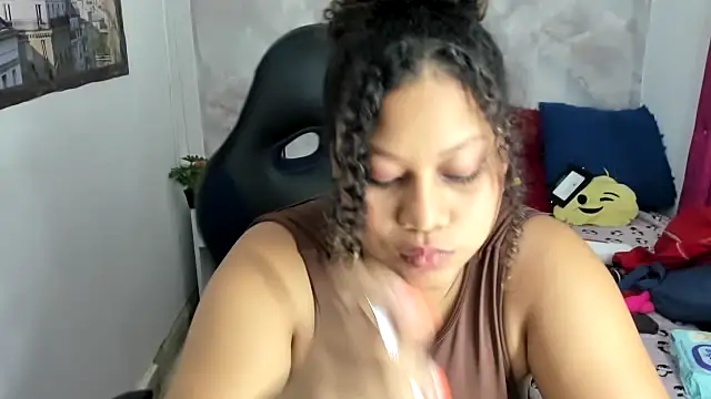 Chat +18 de Lunastar02 ao vivo