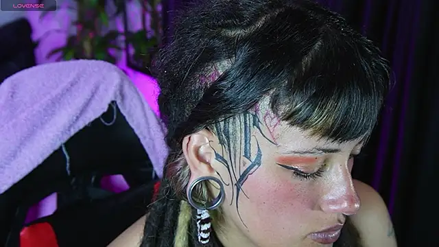 _sharlotte777 Chat XXX in diretta