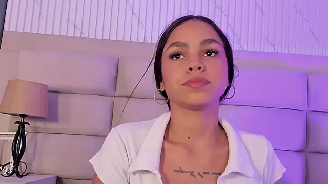 แชท XXX สดของ CarolineFyre