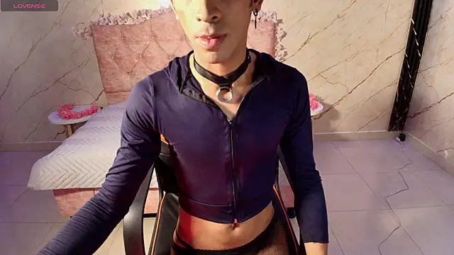 Show modela monserrat_petite na web-kameri