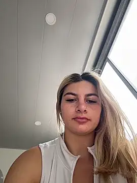 AtheneaRossi's Live XXX Chat