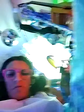 gurlnips Show in webcam