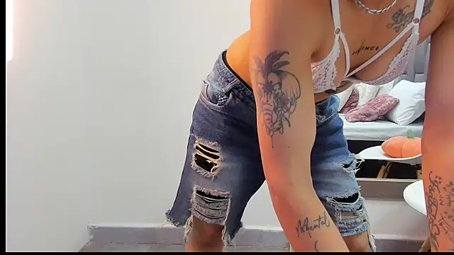 ZoeKrug Chat XXX live