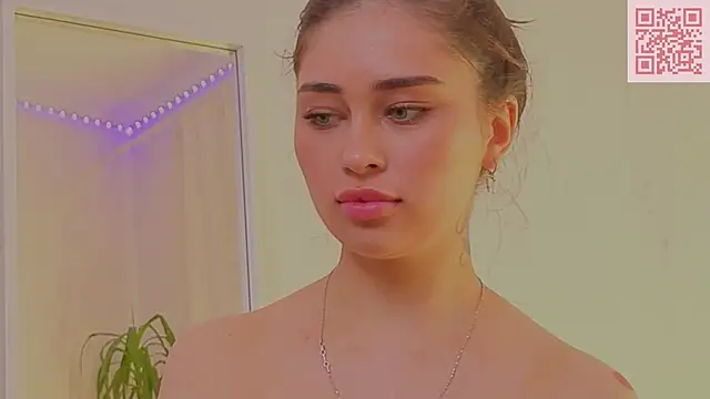 Sofia_Plump Obrolan Langsung XXX