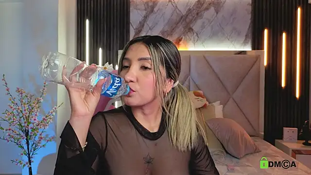 Happy_tits Adlı Modelin Canlı XXX Sohbeti