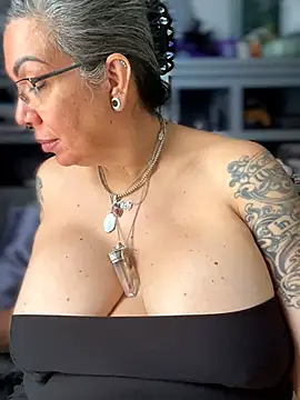 dieseldame1313のライブXXXチャット