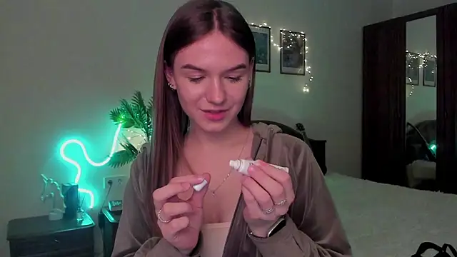 luna_lust_212 Adlı Modelin Canlı XXX Sohbeti