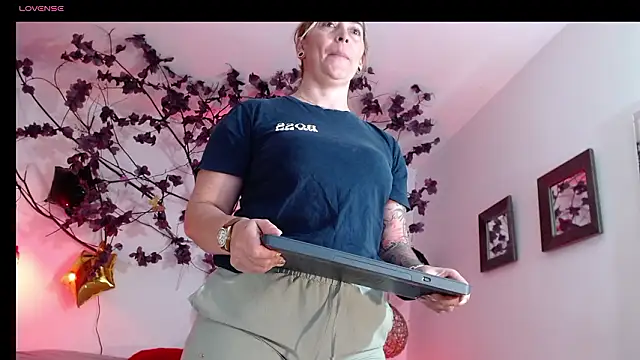 Czat XXX na żywo – Sara_Valkyri