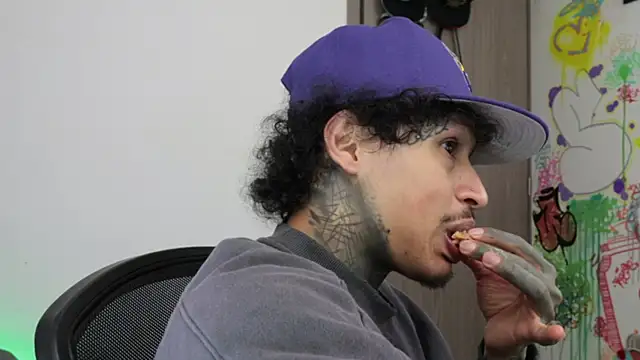 trieone – Naživo XXX chat