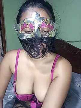 tinu_shalsha: διαδικτυακό σόου στην κάμερα