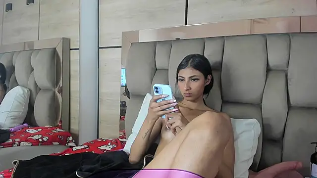 karol_lewiss' Live XXX Chat