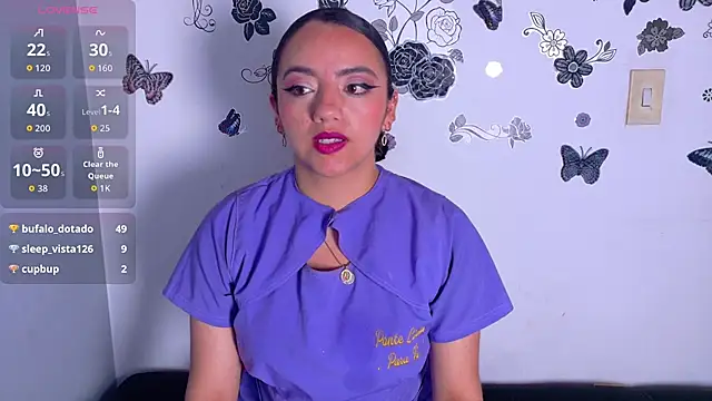 Chat XXX ao vivo de emiily_curly