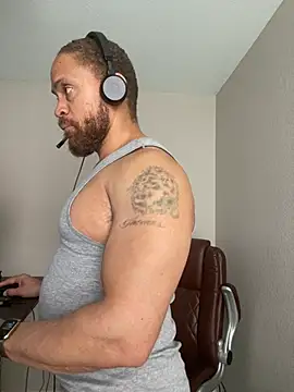 Chatroom XXX en direct de Fathero1time