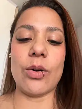 Pretty__Milf 现场XXX聊天