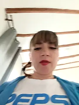 tata_sanz_: διαδικτυακό σόου στην κάμερα