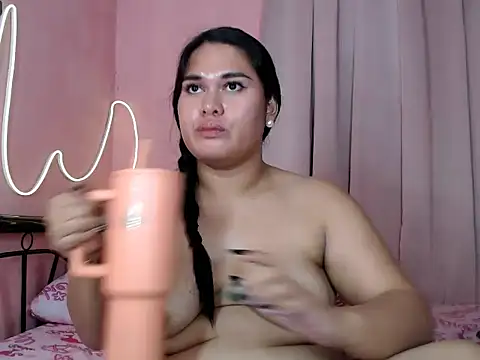 Miss_RebeccaLove Show in webcam