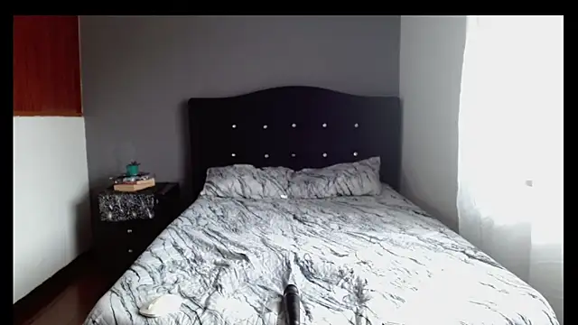 Emilia_1995 即時 XXX 聊天