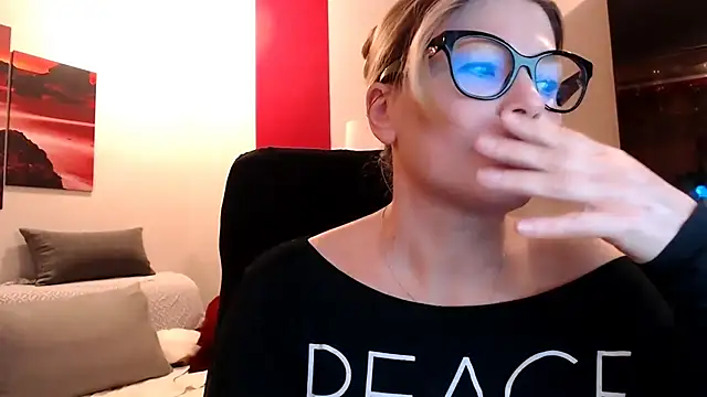 love-bionda's Live XXX Chat