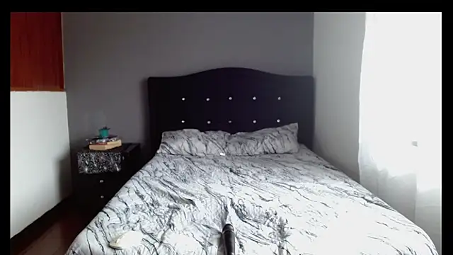 Emilia_1995 即時 XXX 聊天