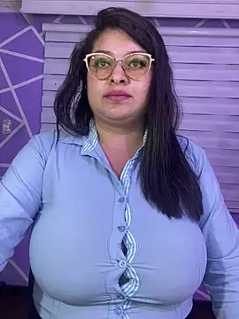 MiiaaJoness Show in webcam