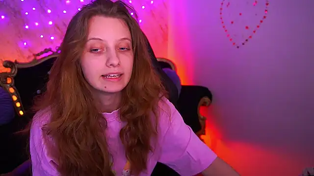 CuteeFoxy Adlı Modelin Canlı XXX Sohbeti