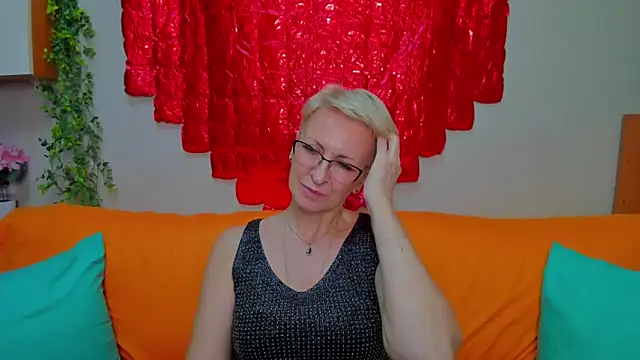 iamyourdream89 Adlı Modelin Canlı XXX Sohbeti