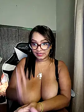 Yameil Chat XXX live