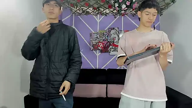 Czat XXX na żywo – heyy_noah11