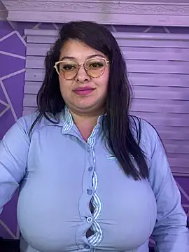 XXX chat uživo modela MiiaaJoness