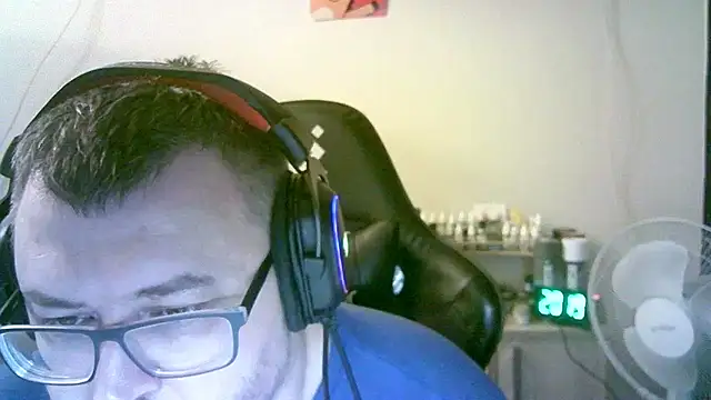 แชท XXX สดของ SirAbuser