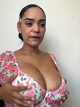 Sara-77's Webcam Show