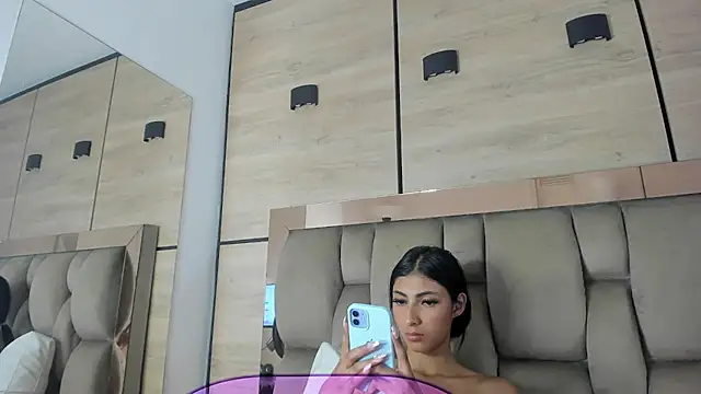 karol_lewiss' Live XXX Chat