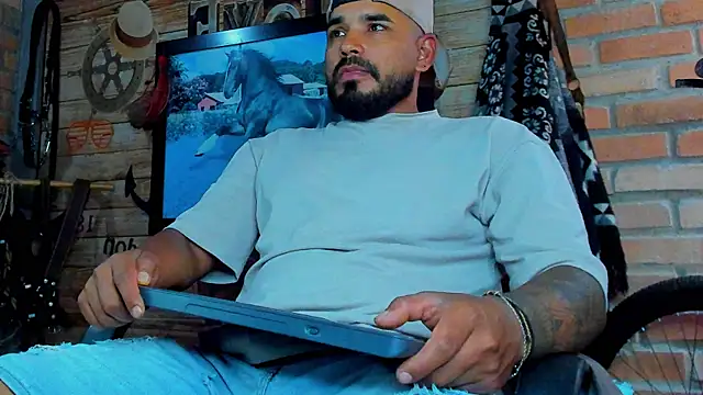 dominic_jonson Adlı Modelin Canlı XXX Sohbeti