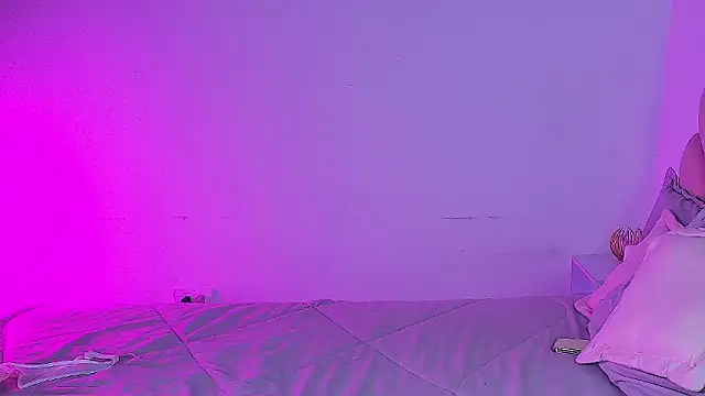 MiaColucci18 Live XXX Chat